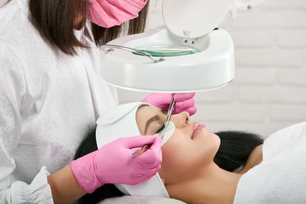 professionelle Wimpernlifting Behandlung